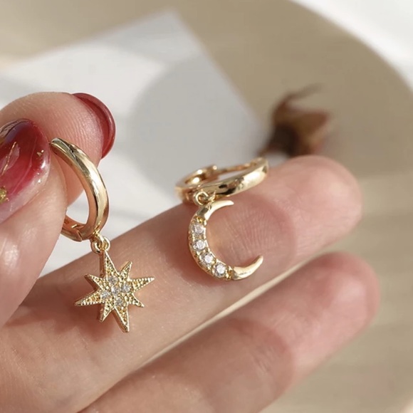 ✨Insta star ⭐️ moon 🌙 earrings - Picture 2 of 4